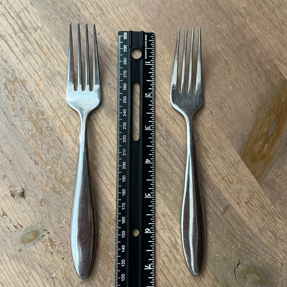 2 Oneida Comet Dinner Forks Flatware Stainless Glossy Finish - Picture 6 of 6